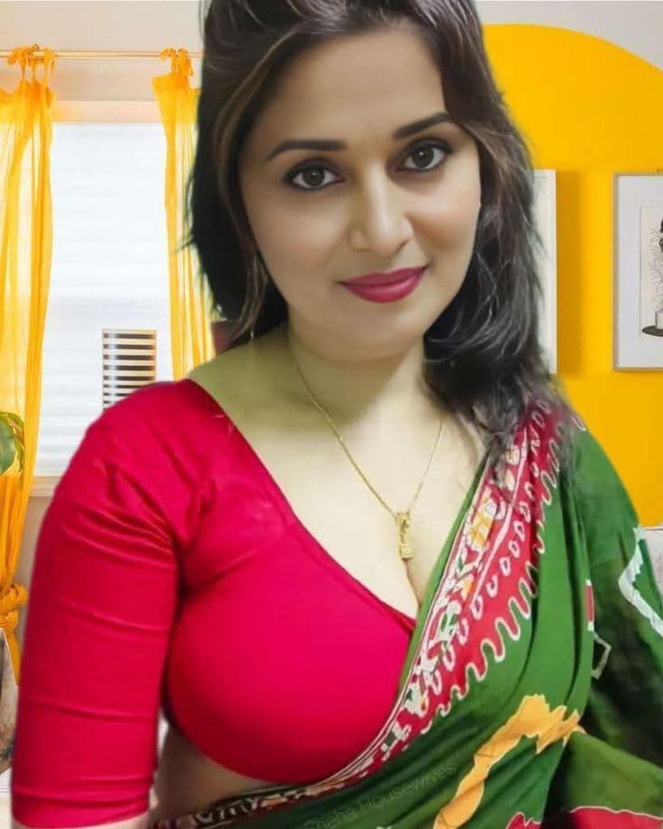 দাদা মুখ থেকে জাঙ্গিয়া টা সরিয়ে নিয়েছে আর আসতে আসতে ওনার নুনুটা আমার নুনুর